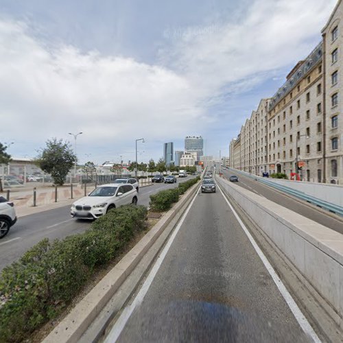 Borne de recharge de véhicules électriques KiWhi Pass Charging Station Marseille