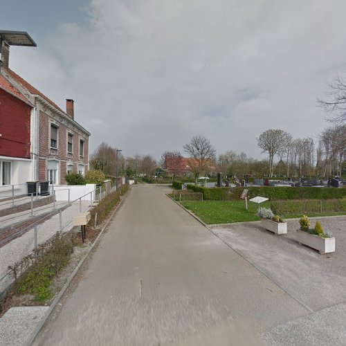 Église catholique de l'Assomption-de-Notre-Dame à Lederzeele et son Cimetière à Lederzeele