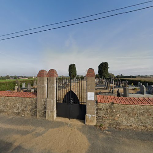 Cimetière à Quelaines-Saint-Gault