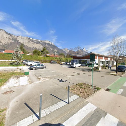 Borne de recharge de véhicules électriques EVlink Station de recharge Saint-Ismier