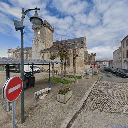 Église Notre-Dame à Courçon