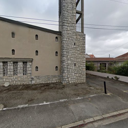 Église catholique Paroisse Sainte-Bernadette Tarbes