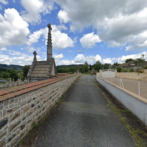 Cimetière à Poule-les-Écharmeaux