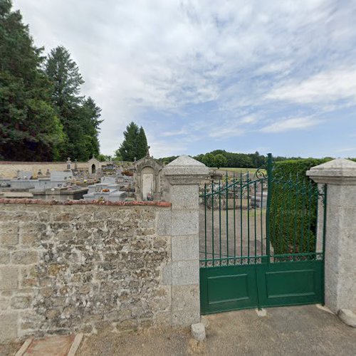 Cimetière à Saint-Pierre-Chérignat