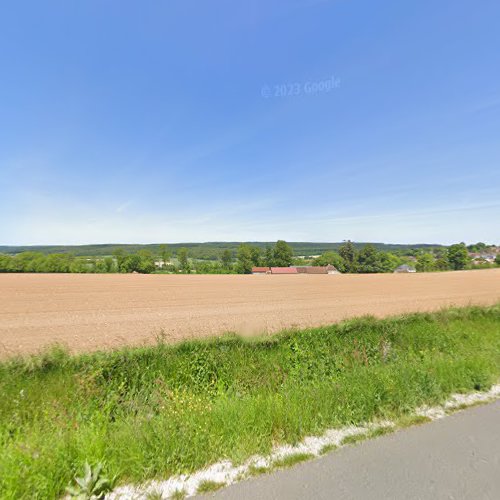 Cimetière à Villaines-la-Carelle