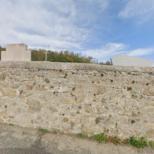 Cimetière à Vinzieux