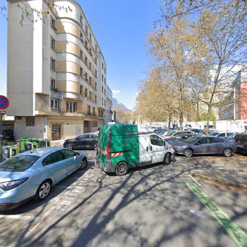 Borne de recharge de véhicules électriques Grenoble-Alpes Métropole Charging Station Grenoble