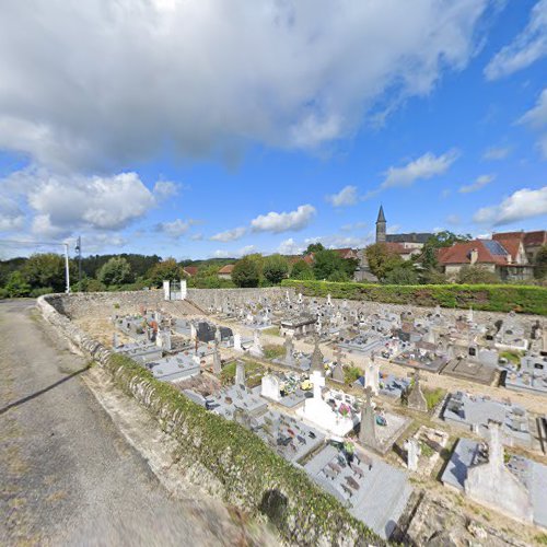 Cimetière à Mayrinhac-Lentour