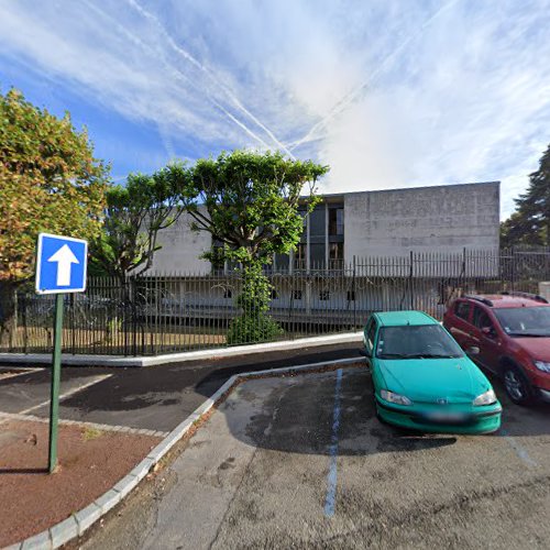 Borne de recharge de véhicules électriques Syndicat intercommunal pour le gaz et lélectricité en Île-de-France Charging Station Saint-Cyr-l'École