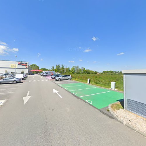 Borne de recharge de véhicules électriques Intermarché Charging Station Sainte-Marie-des-Champs