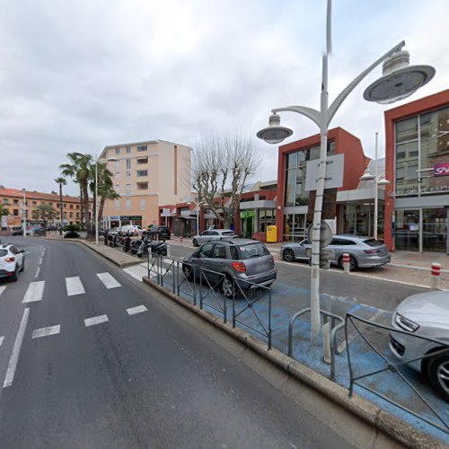 Agence de location de voitures Thrifty Location De Voitures - Saint Raphael Gare France Tsh Saint-Raphaël