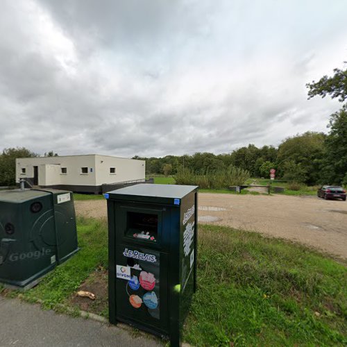 Centre de recyclage Conteneur de recyclage de verre et de vétement Boussy-Saint-Antoine