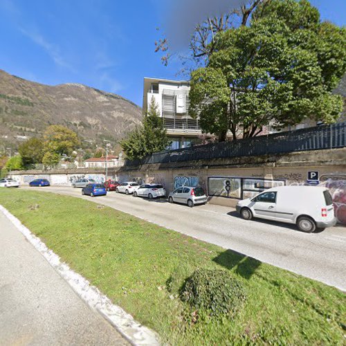 Borne de recharge de véhicules électriques Grenoble-Alpes Métropole Station de recharge La Tronche
