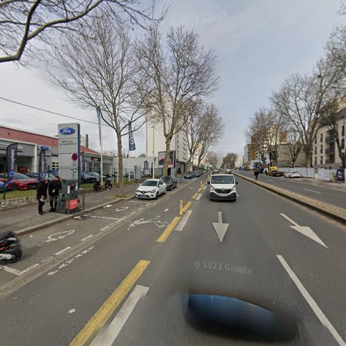 Borne de recharge de véhicules électriques SIGE en Île-de-France Charging Station Bagneux