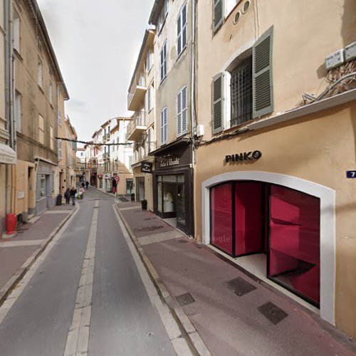 Agence de location de maisons de vacances Le Collectionist Saint-Tropez Saint-Tropez