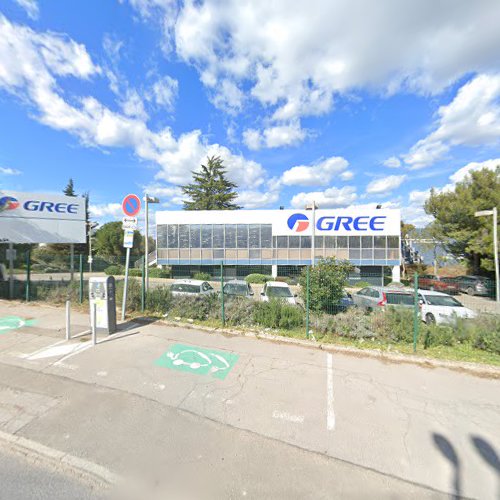 Borne de recharge de véhicules électriques RÉVÉO Charging Station Saint-Jean-de-Védas