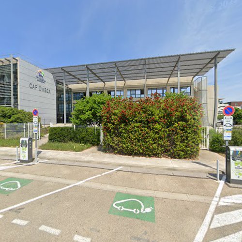 Borne de recharge de véhicules électriques RÉVÉO Charging Station Montpellier
