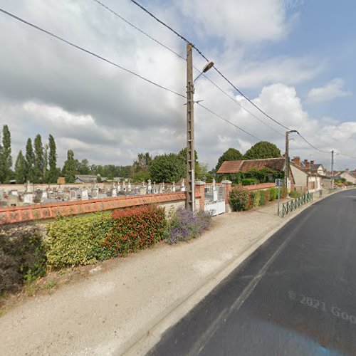 Cimetière à La Cour-Marigny