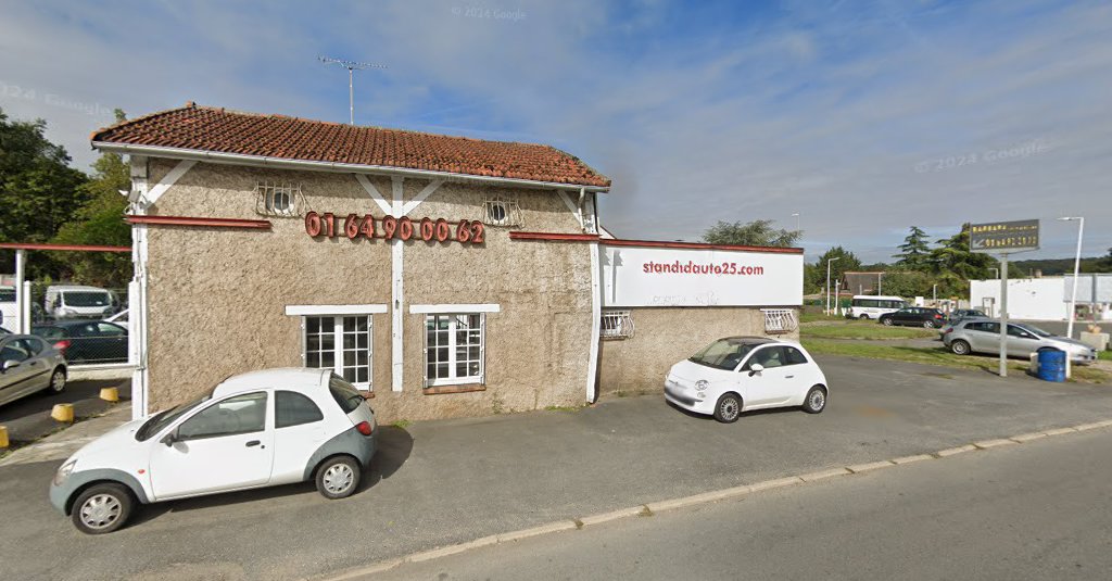 Stand Auto 25 à Saint-Germain-lès-Arpajon