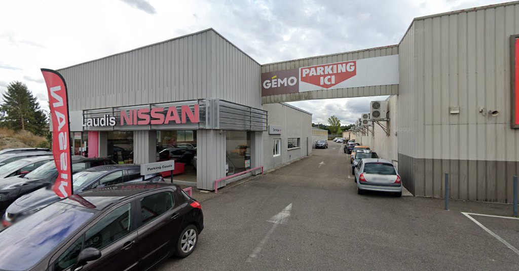 Nissan Laudis Sud Ouest à Bias (Lot-et-Garonne 47)