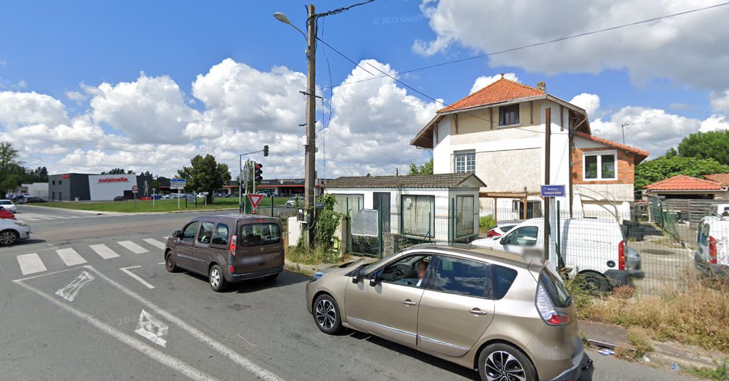 Garage Les Oliviers à Sainte-Eulalie