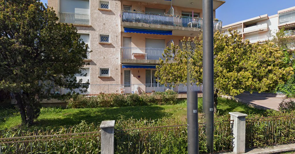 Appartement ave chambre et terrasse à Fréjus