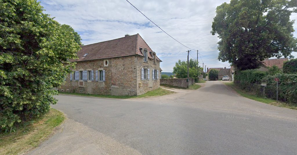 Auberge du cheval blanc à Marcilly-lès-Buxy (Saône-et-Loire 71)