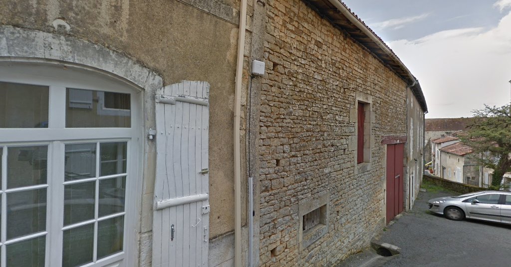 La Petite Écurie à Nanteuil-en-Vallée (Charente 16)