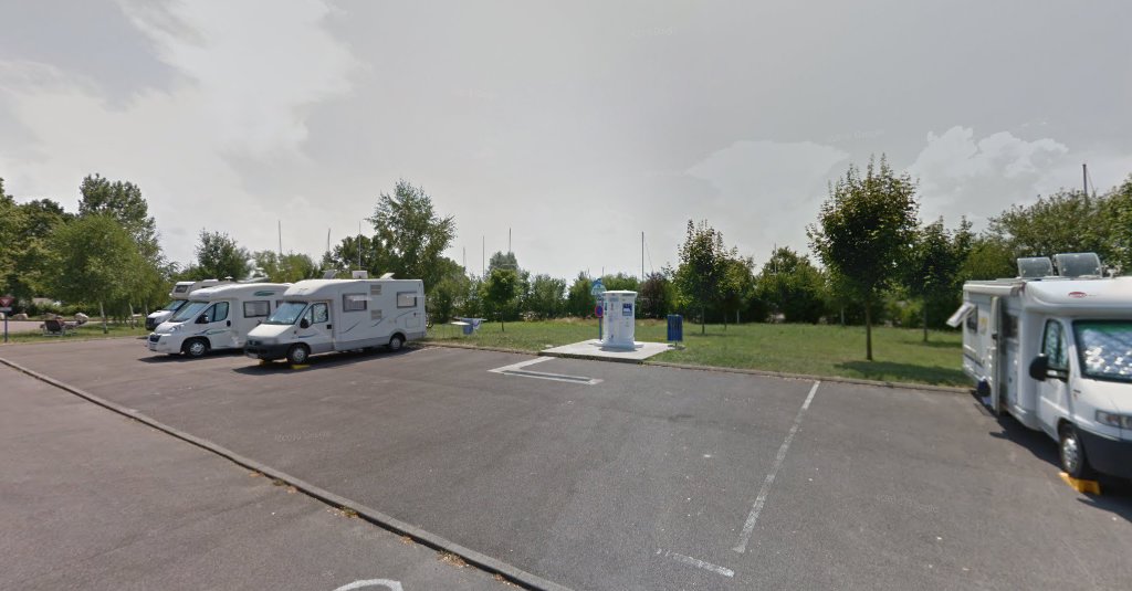 aire de services et stationnement camping cars à Sainte-Marie-du-Lac-Nuisement