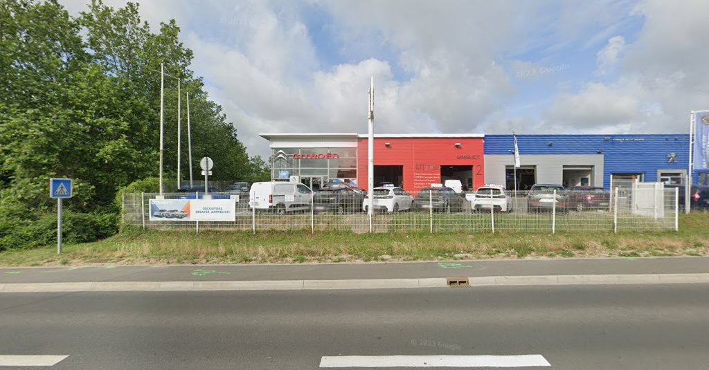 Citroen at GARAGE PETIT à Sains-en-Gohelle