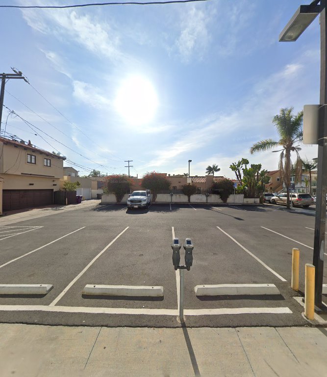 184 Santa Ana Avenue Parking