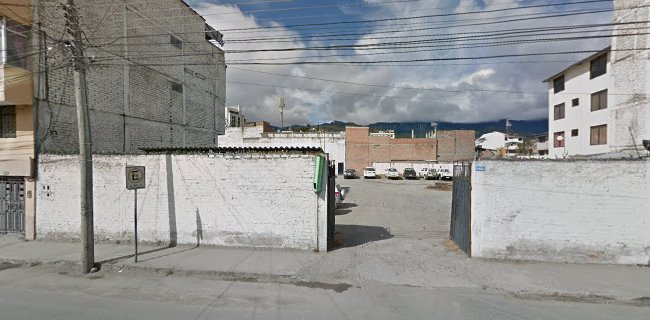 frente al Hotel “La Castellana, Av, Lauro Guerrero, Loja, Ecuador