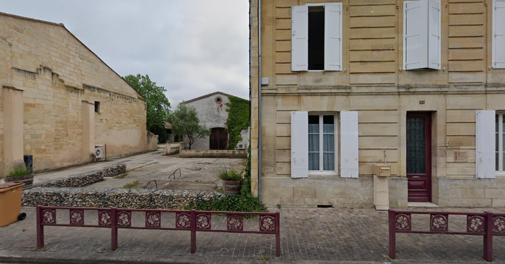 Parking Pomerol au coeur à Pomerol (Gironde 33)
