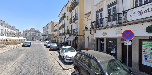 Praça do Giraldo 83, 7000-508 Évora