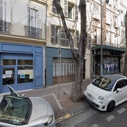 Borne de recharge de véhicules électriques EVzen Charging Station Marseille