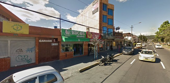 Casa de ladrillos, al lado de un restaurante chino, Avenue Alonso de Angulo, Quito 170111, Ecuador