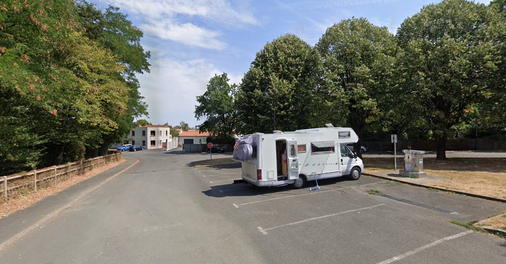Aire de camping-car LES ESSARTS à Essarts-en-Bocage (Vendée 85)