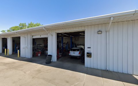 Auto Repair Shop «Meineke Car Care Center», reviews and photos, 5261 Council St NE, Cedar Rapids, IA 52402, USA