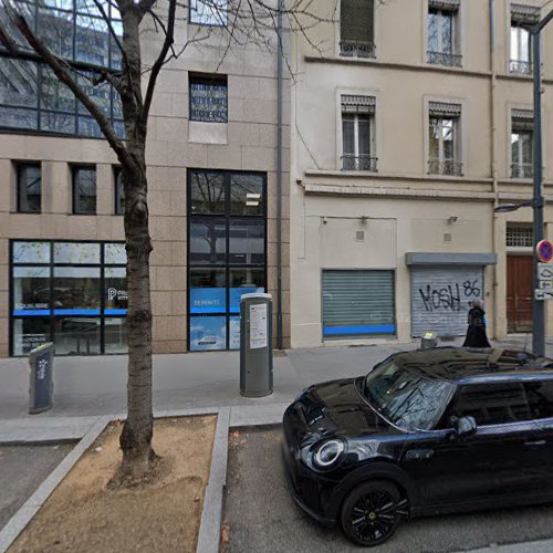 Borne de recharge de véhicules électriques IZIVIA Grand Lyon Station de recharge Lyon