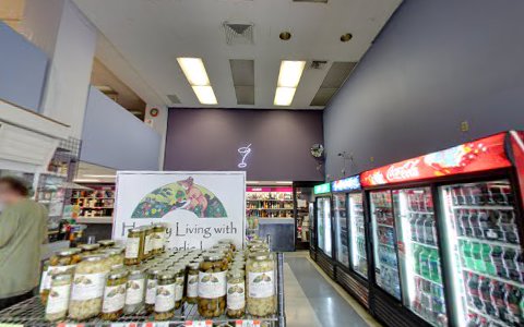 Liquor Store «Rose Town Beverage», reviews and photos, 550 SW Washington St, Portland, OR 97204, USA