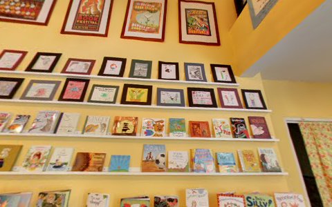 Book Store «Little Shop of Stories», reviews and photos, 133 E Court Square # A, Decatur, GA 30030, USA