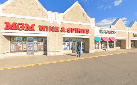 Liquor Store «MGM Wine & Spirits», reviews and photos, 210 Pioneer Trail, Chaska, MN 55318, USA