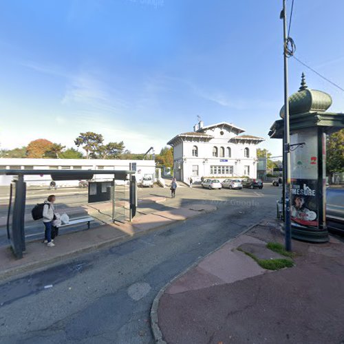 Borne de recharge de véhicules électriques IZIVIA Station de recharge Orsay