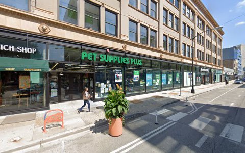 Pet Supply Store «Pet Supplies Plus», reviews and photos, 1289 N Milwaukee Ave, Chicago, IL 60622, USA
