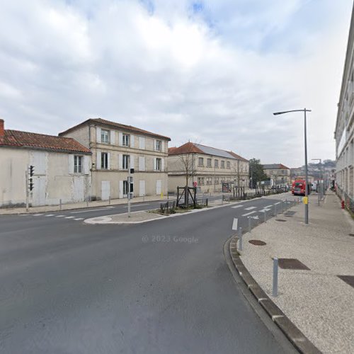 Borne de recharge de véhicules électriques Shell Recharge Station de recharge Angoulême