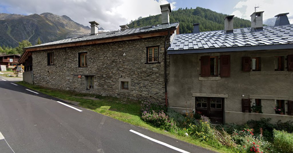 Farmhouse with 4 bedrooms 4 bathrooms parking sauna terrace and garden à Argentiere (Haute-Savoie 74)