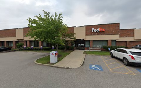 Shipping and Mailing Service «FedEx Ship Center», reviews and photos, 6955 Engle Rd, Middleburg Heights, OH 44130, USA