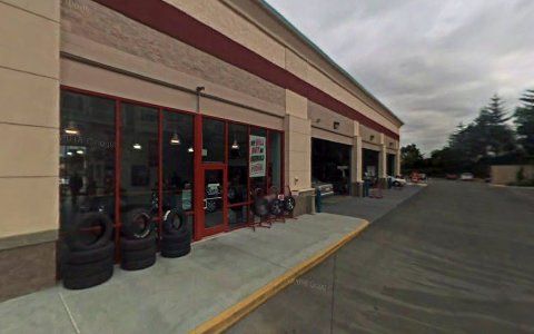 Tire Shop «Discount Tire Store - Shoreline, WA», reviews and photos, 19905 Aurora Ave N, Shoreline, WA 98133, USA