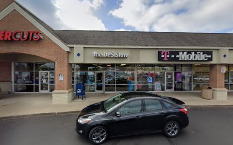 Cell Phone Store «T-Mobile», reviews and photos, 5121 Highland Rd, Waterford Twp, MI 48327, USA