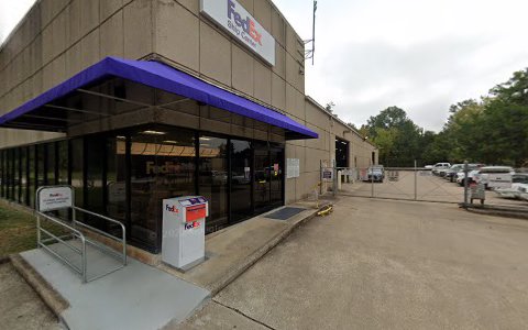 Shipping and Mailing Service «FedEx Ship Center», reviews and photos, 121 Enterprise Row, Conroe, TX 77301, USA